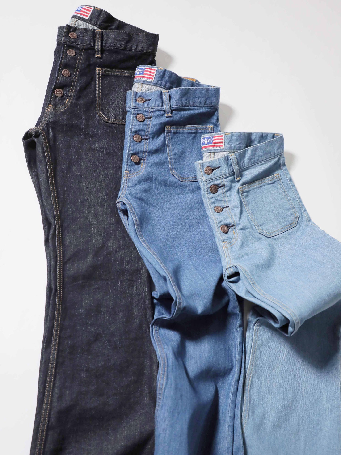 BOBSON | ボブソン | 岡山デニム | ストレッチジーンズ | ジーンズコーデ | カラーバリエーション | 高品質 | ブーツカット | ユニセックス | メンズベルボトム | パンタロン | 1980年代ファッション | 1970年代ファッション | オシャレ上級者 | 足長効果 | ベルボトムジーンズ | ビンテージ加工 | ヴィンテージ加工 | フレアパンツ | バギー | 550型 | レトロハイブイリーチ