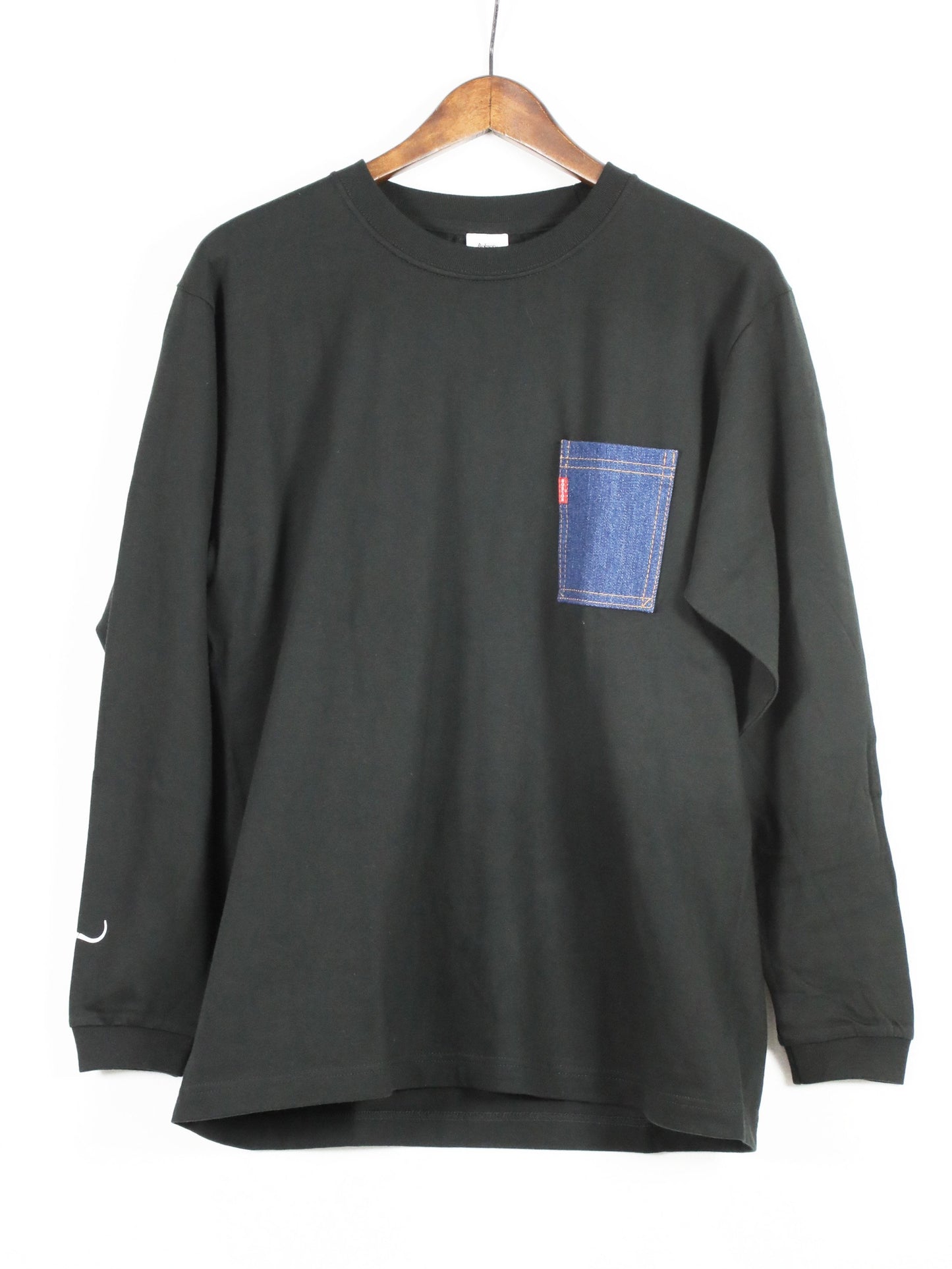 BOBSON | ボブソン | プリントTシャツ | キャトル | スポーツ | ジーンズ | メンズコーデ | 黒T | レディスコーデ | ユニセックス BOBSON | ボブソン | プリントTシャツ | キャトル | スポーツ | デニム | メンズコーデ | レディスコーデ | ユニセックス | ジーンズコーデ | ベーシックロンT