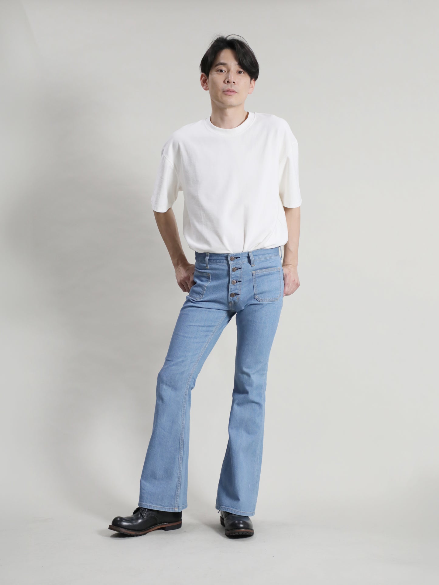 Patch Pocket Bell Bottom Jeans 1970s Revival Model Retro light Bleached Color/Unisex