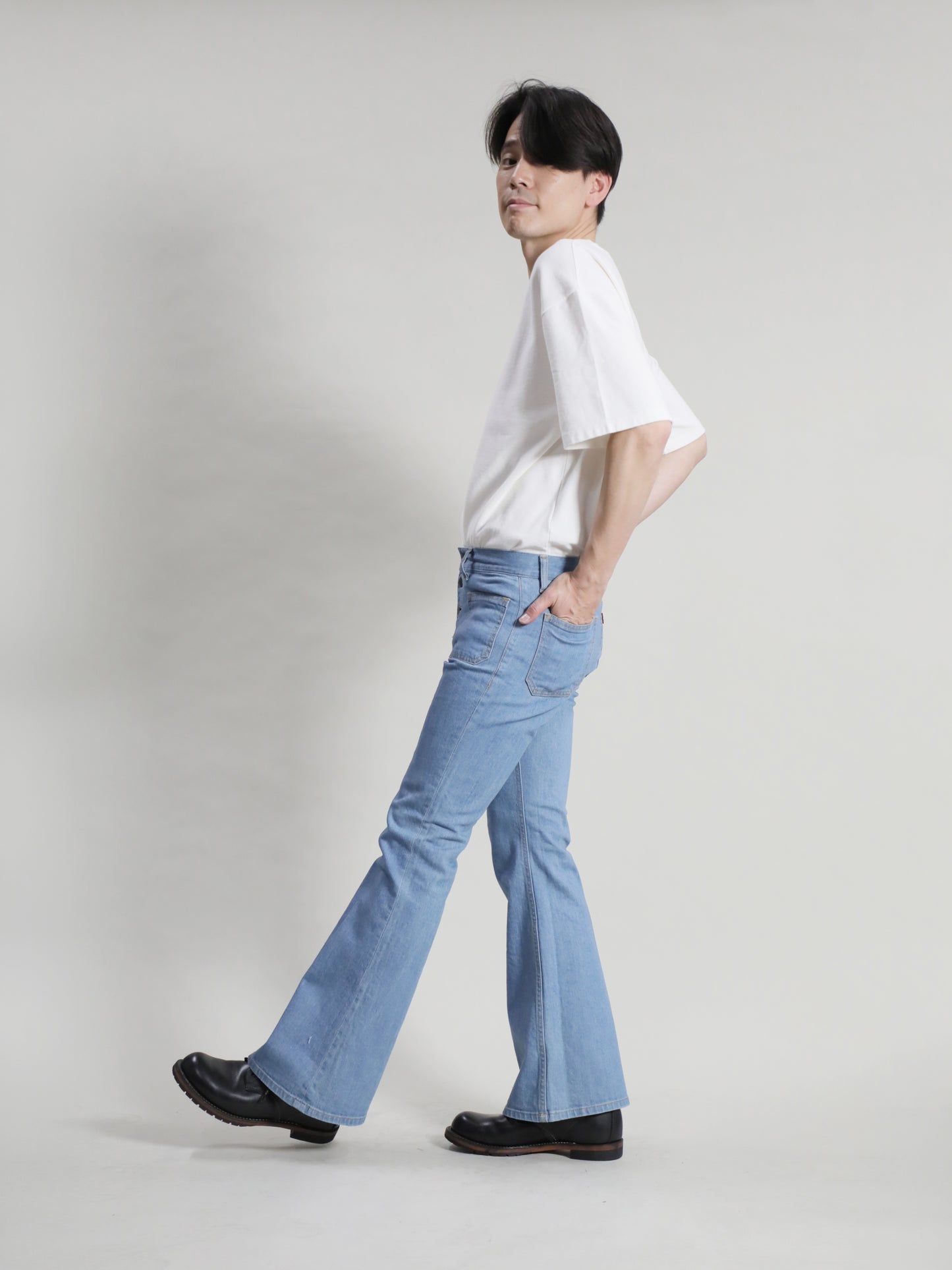 Patch Pocket Bell Bottom Jeans 1970s Revival Model Retro light Bleached Color/Unisex